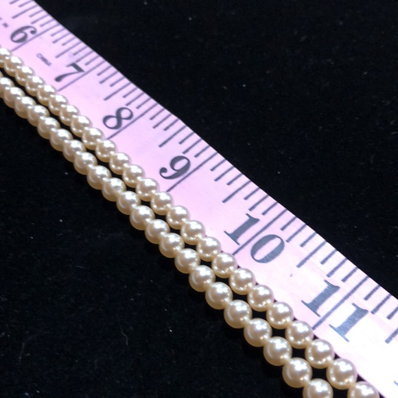 🔥Closet Clear Out🔥 Faux Pearls Necklace & Bracelet Set - Picture 7 of 11